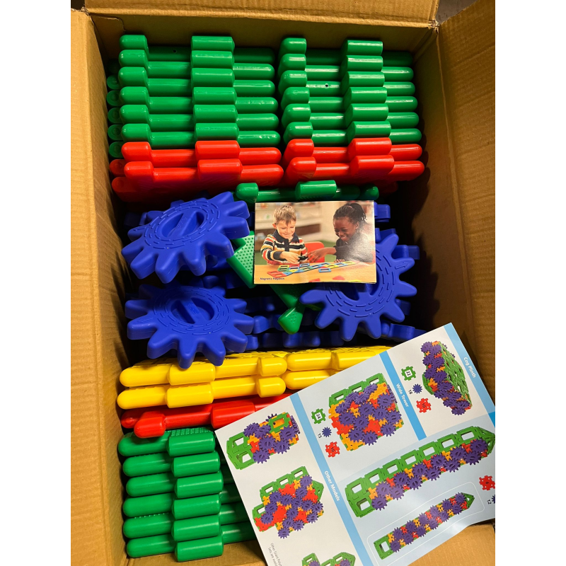 Del aula a la sala de juegos: los Polydron Giant Gears hacen que la ingeniería cobre vida.