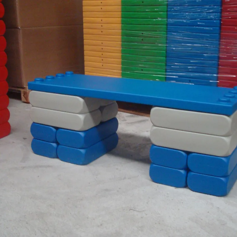 Een kast van ESDA planken en Blokken