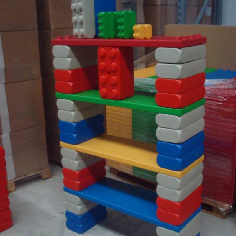 Een kast van ESDA planken en Blokken