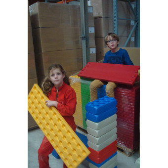 Een kast van ESDA planken en Blokken