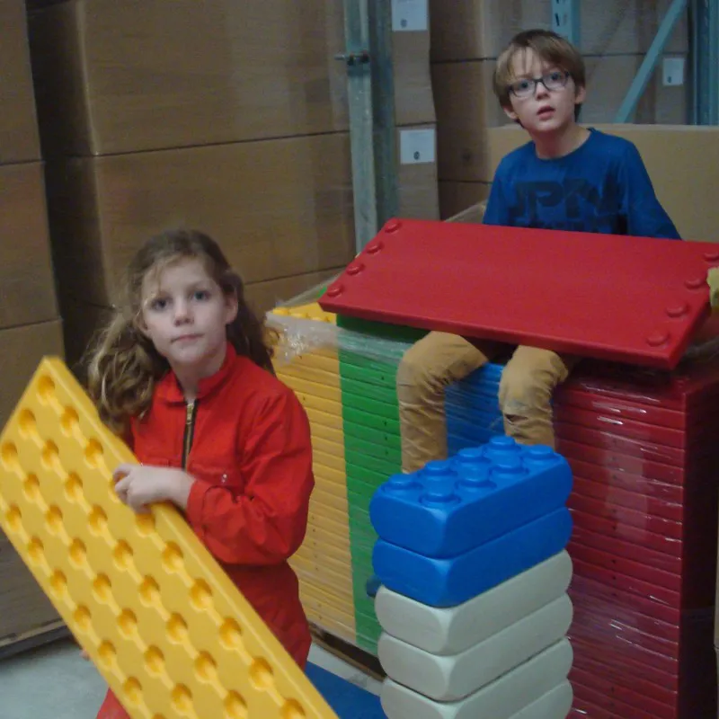Een kast van ESDA planken en Blokken